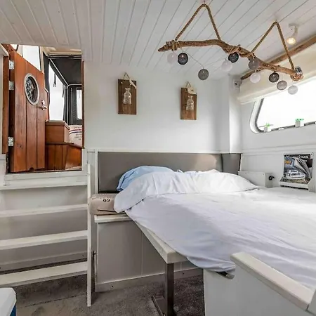 Classic Boat 4-6p Boco Living Marina *