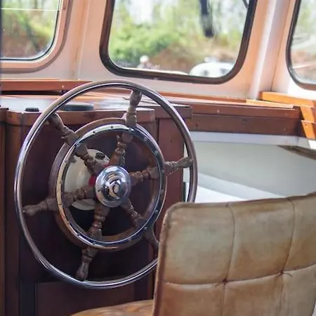 Classic Boat 4-6p Boco Living Marina Rotterdam