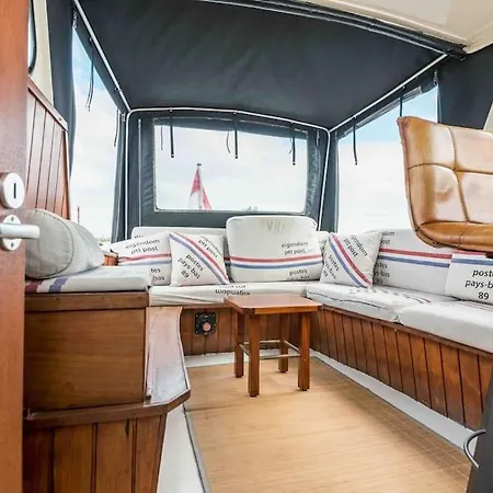 Classic Boat 4-6p Boco Living Marina * Rotterdam