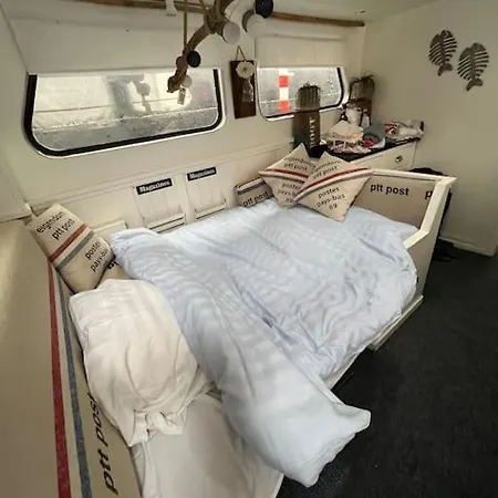 Classic Boat 4-6p Boco Living Marina * Rotterdam
