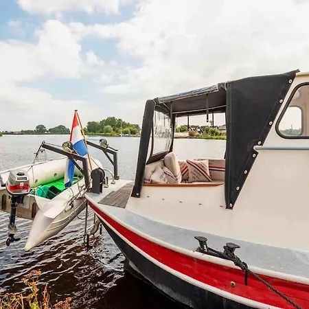 Classic Boat 4-6p Boco Living Marina Apartment Rotterdam