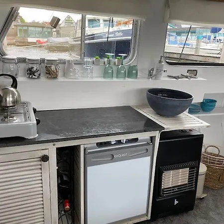 Classic Boat 4-6p Boco Living Marina