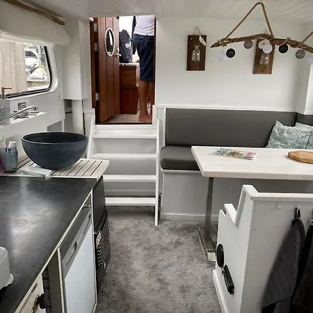 Classic Boat 4-6p Boco Living Marina Rotterdam