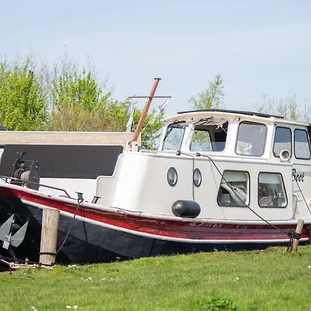 Classic Boat 4-6p Boco Living Marina Apartment Rotterdam